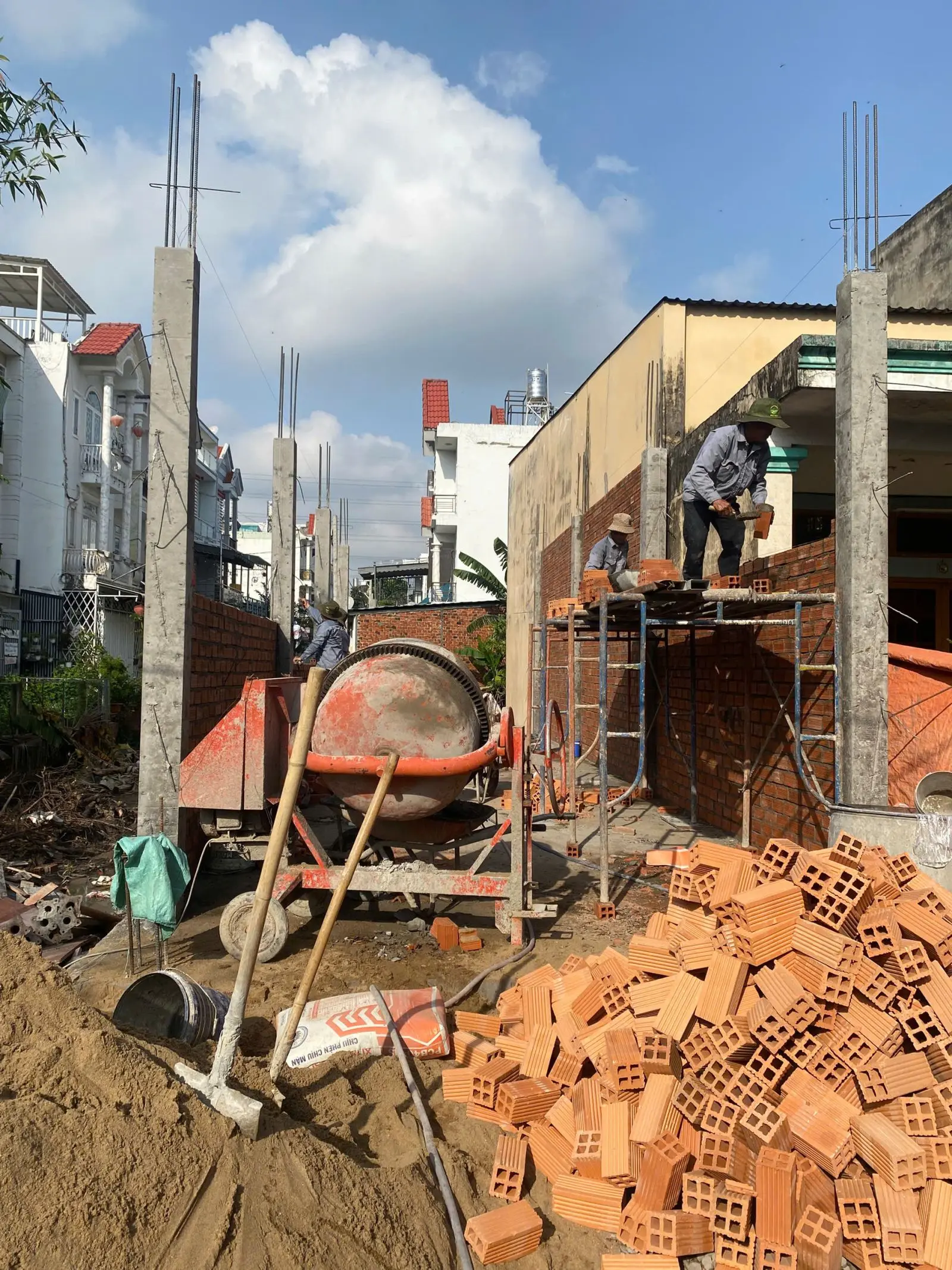 Khởi công vào mùa khô giúp tăng tốc phần ngầm và khung kết cấu